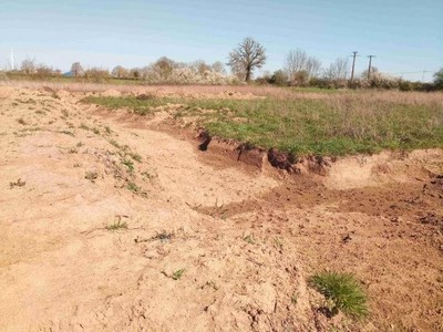Délimitation de l'emplacement du bassin de récupération des eaux de pluie.
